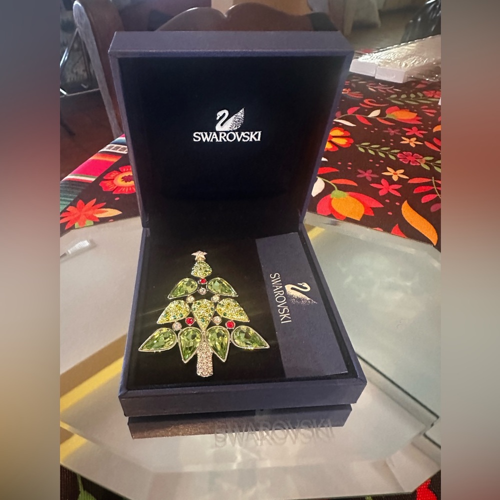 2009 Swarovski Rockefeller Christmas Tree Pin/Brooch